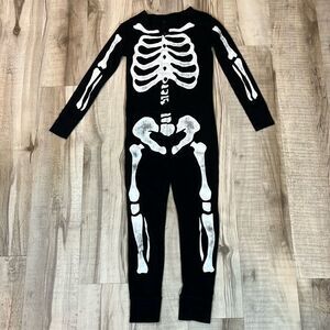 Old Navy glow in the dark skeleton onesie size medium